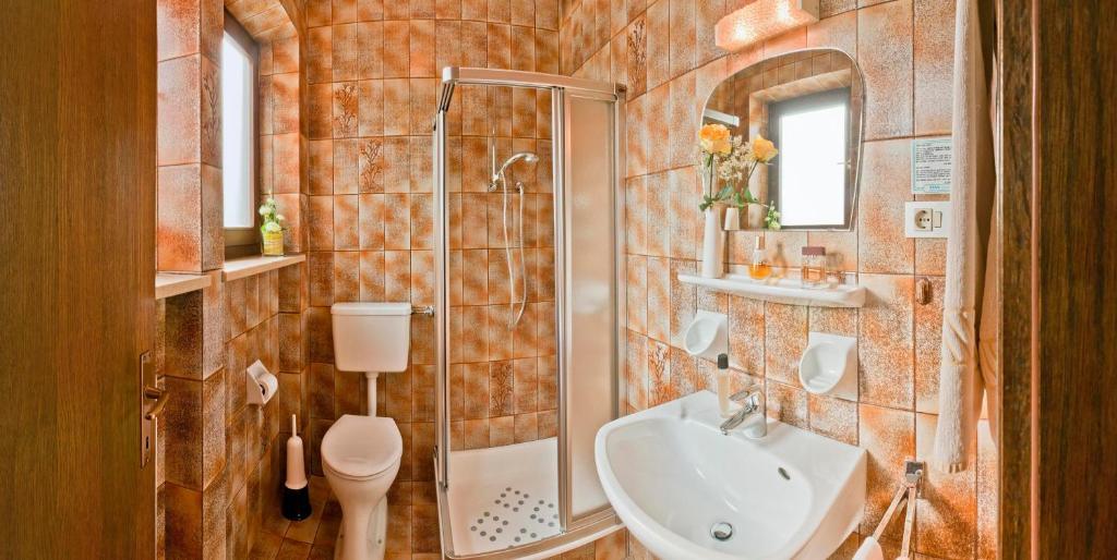 Haus Christl Bed & Breakfast Lana Room photo